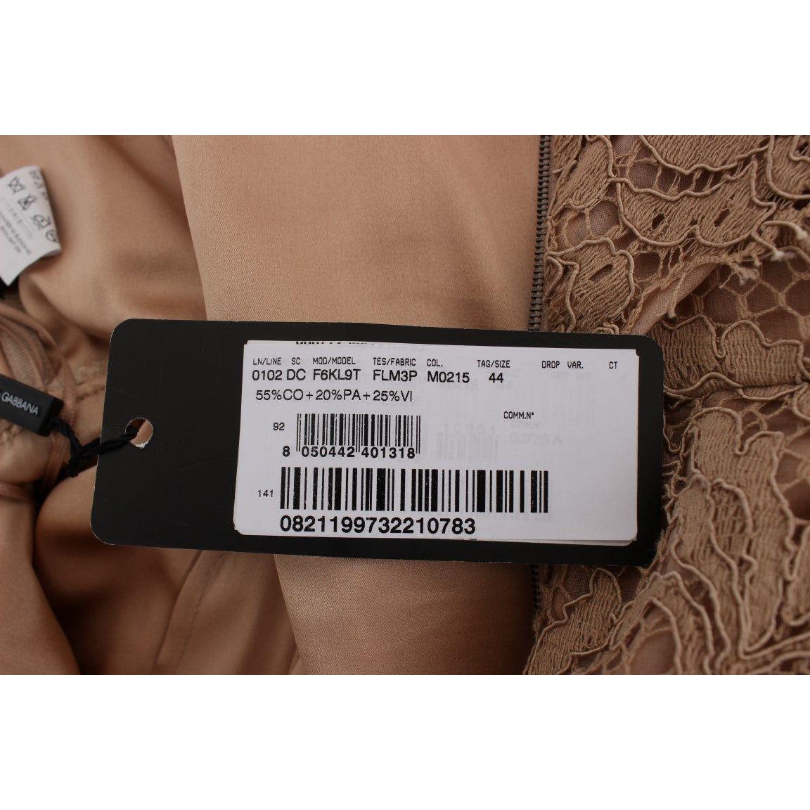 فستان ماكسي أنيق من الدانتيل باللون الوردي من دولتشي آند غابانا