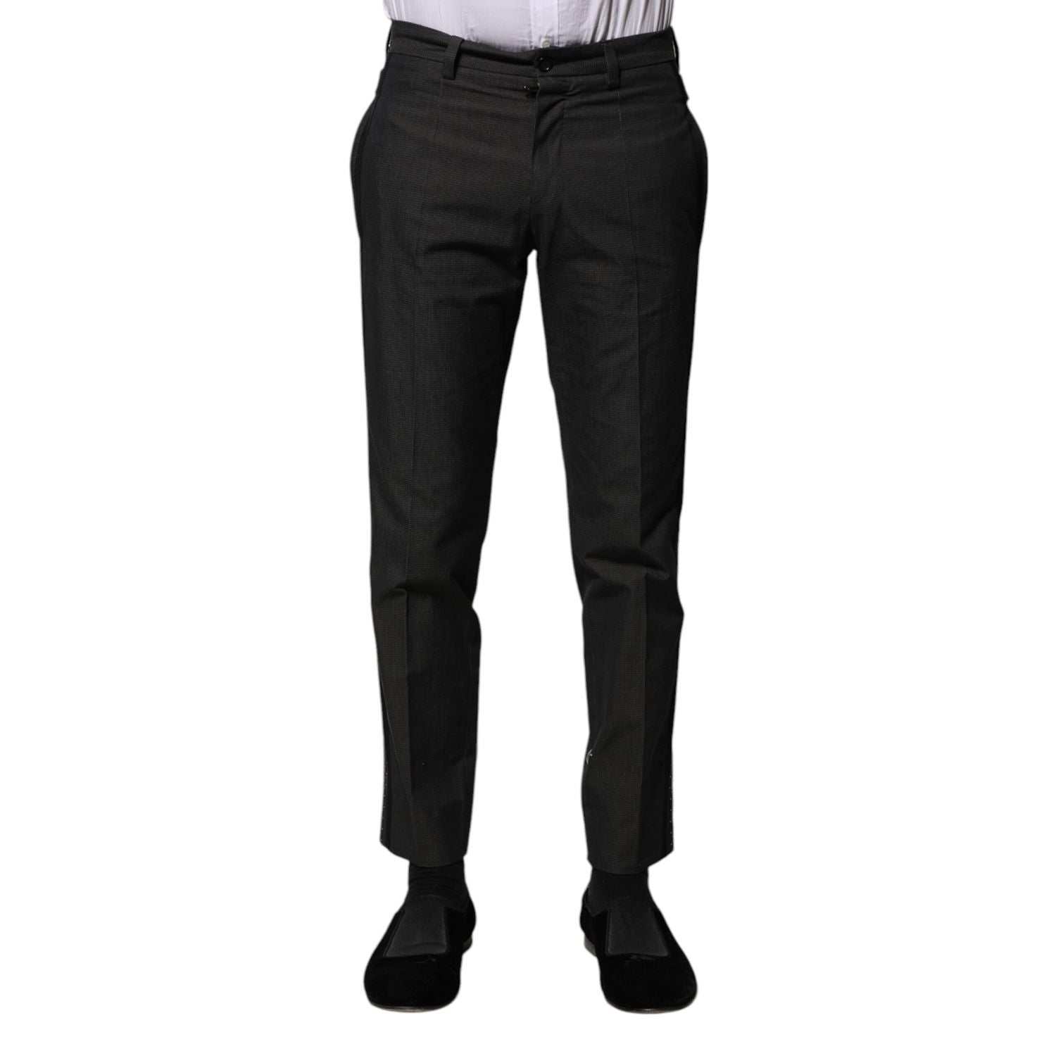 Front view with bag zipped and handles upright.