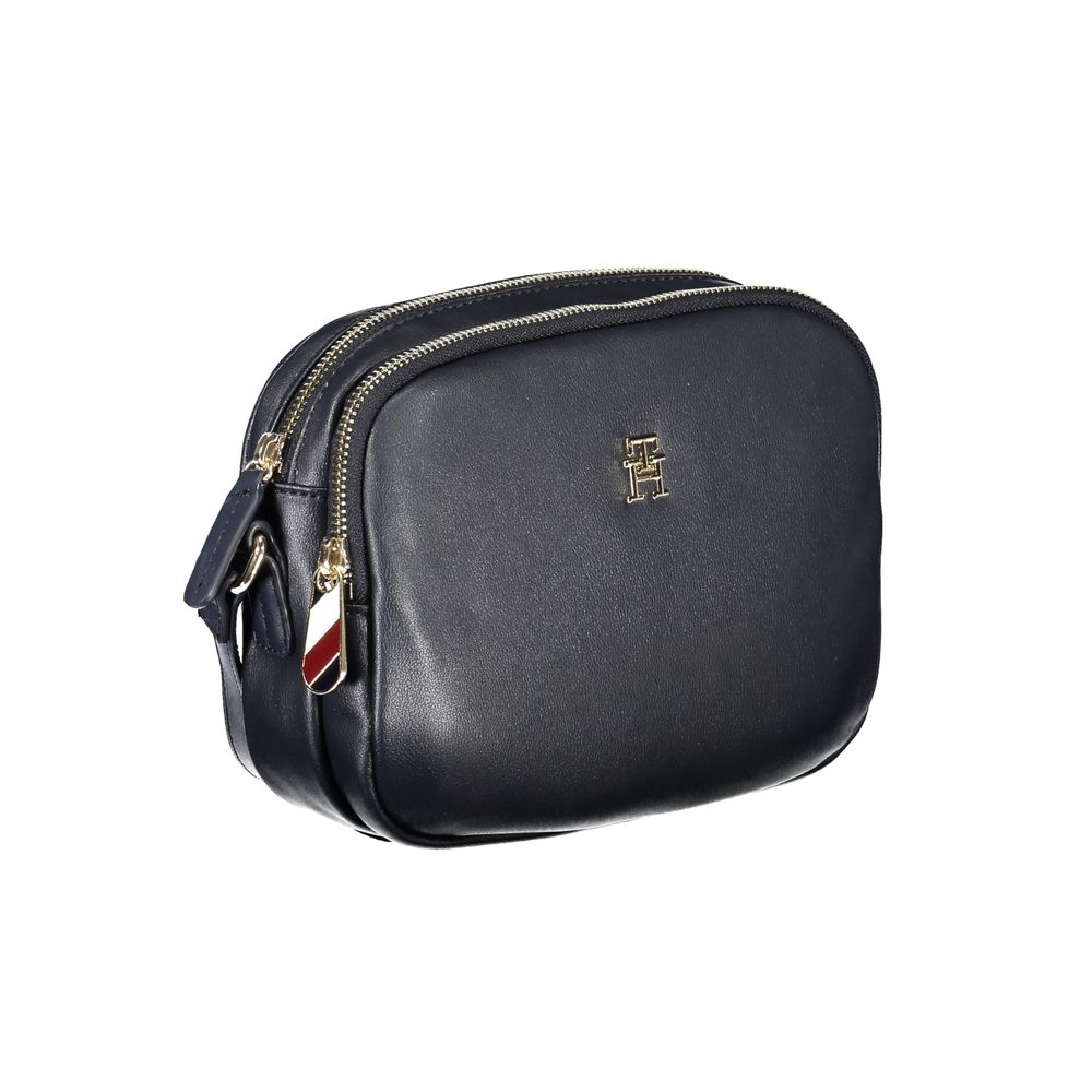 Front view with bag zipped and handles upright.