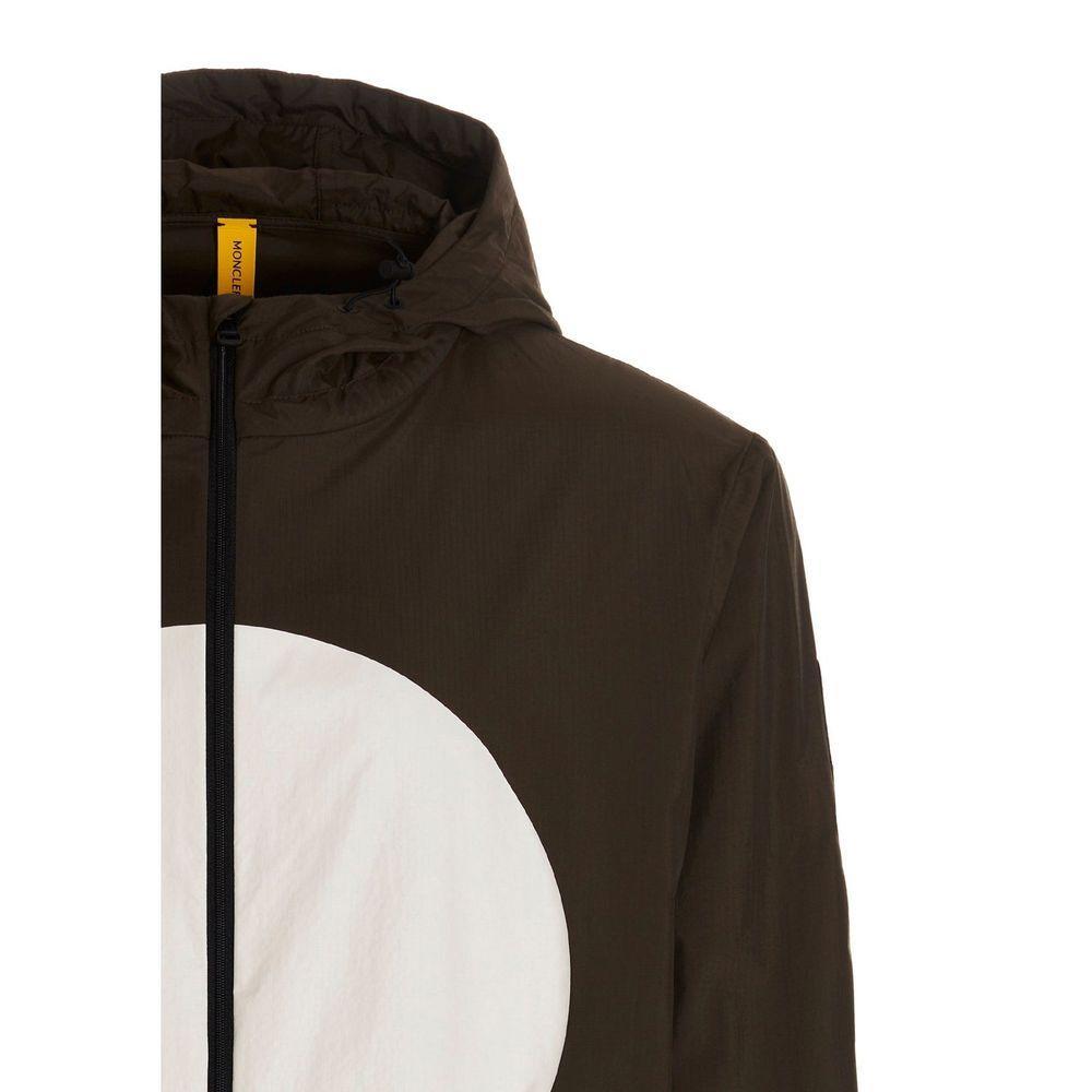 Front view with bag zipped and handles upright.