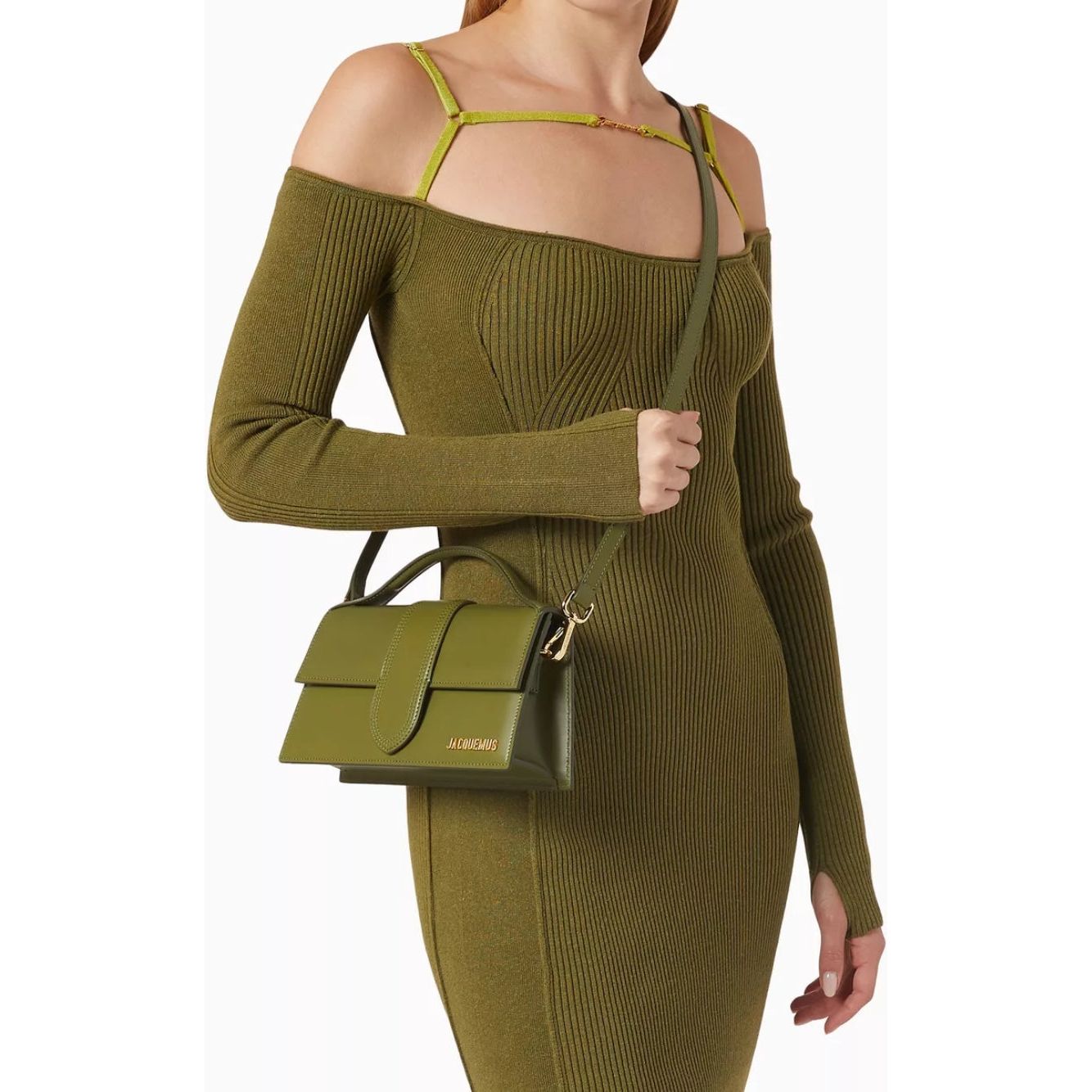 Front view with bag zipped and handles upright.