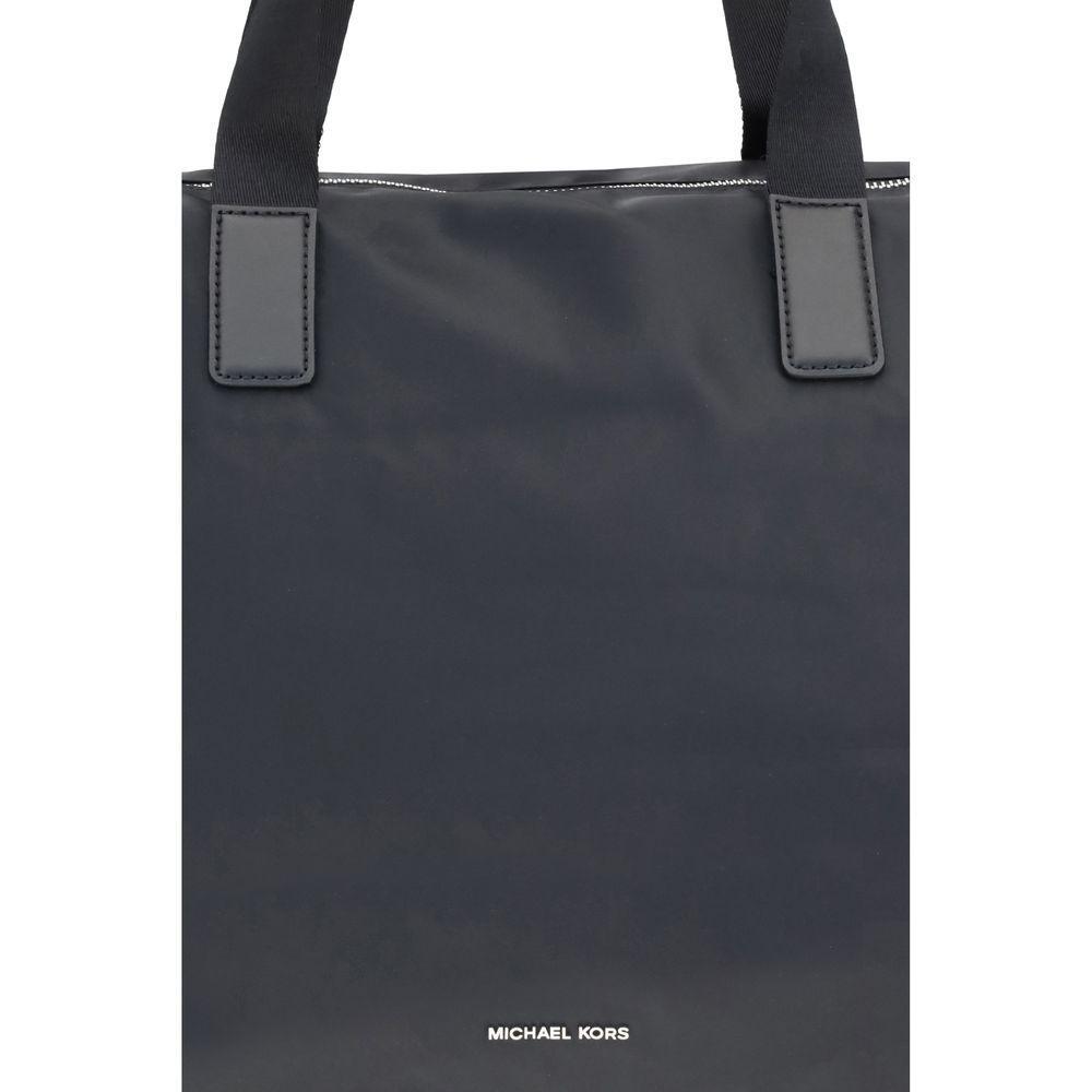 Front view with bag zipped and handles upright.