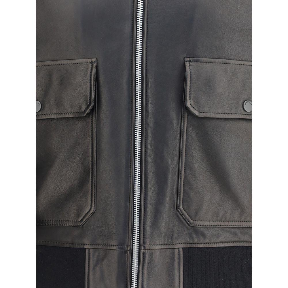 Front view with bag zipped and handles upright.
