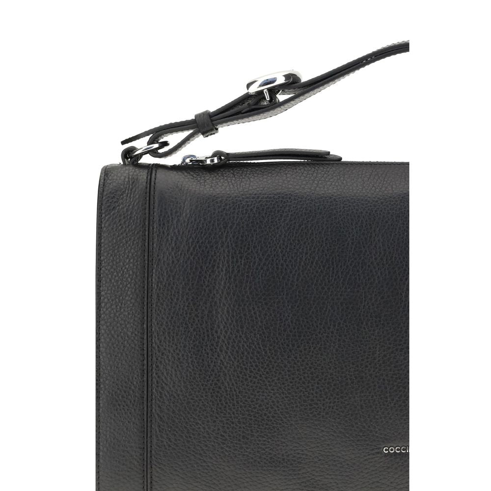 Front view with bag zipped and handles upright.