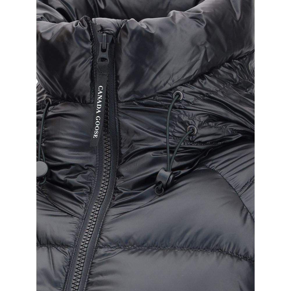 Front view with bag zipped and handles upright.