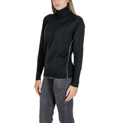 Woman wearing Alviero Martini Prima Classe Black Viscose Turtleneck, stylish and warm sweater for cold seasons.