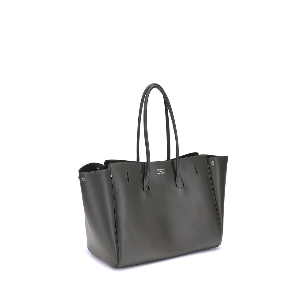 Front view with bag zipped and handles upright.