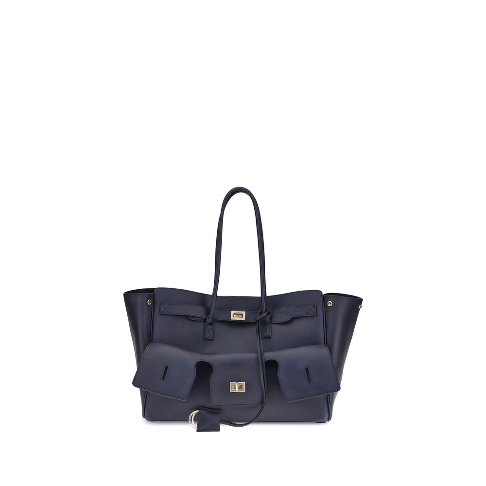 Front view with bag zipped and handles upright.