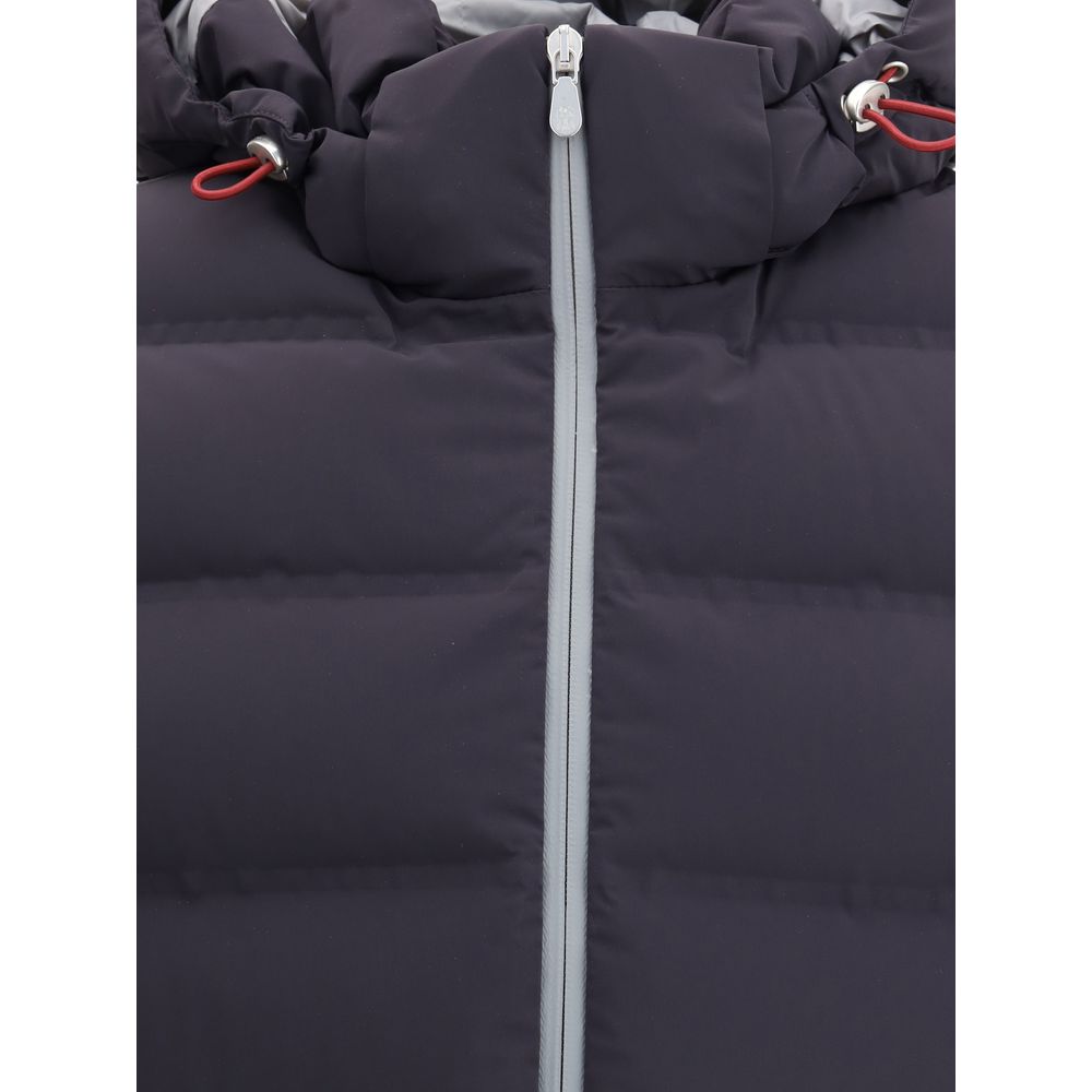 Front view with bag zipped and handles upright.