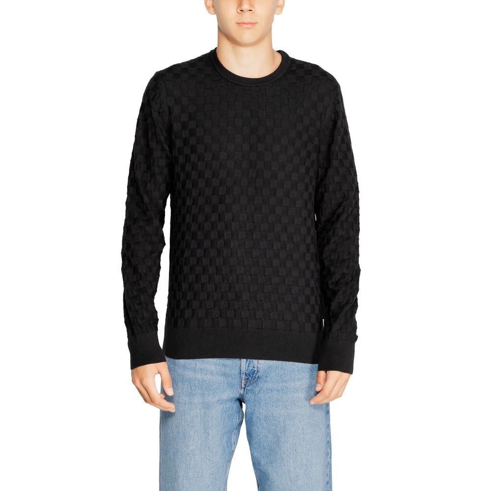 Calvin Klein Black Organic Cotton Sweatshirt with basket weave pattern and crew neck style, model K10K113747, on male mannequin
