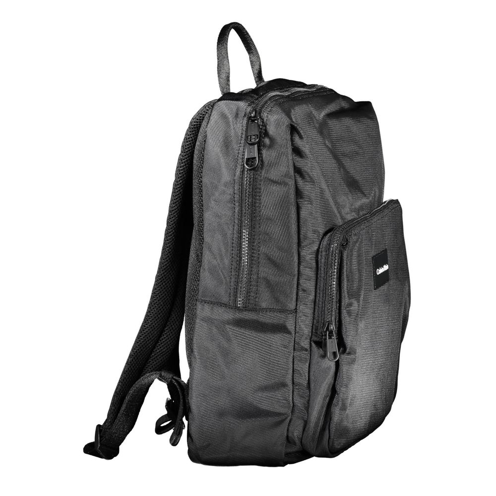 Front view with bag zipped and handles upright.