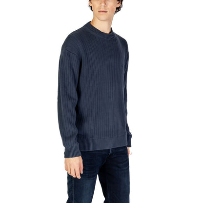 Man wearing Calvin Klein Jeans Blue Cotton Sweatshirt with ribbed texture, showcasing contemporary style and comfort.