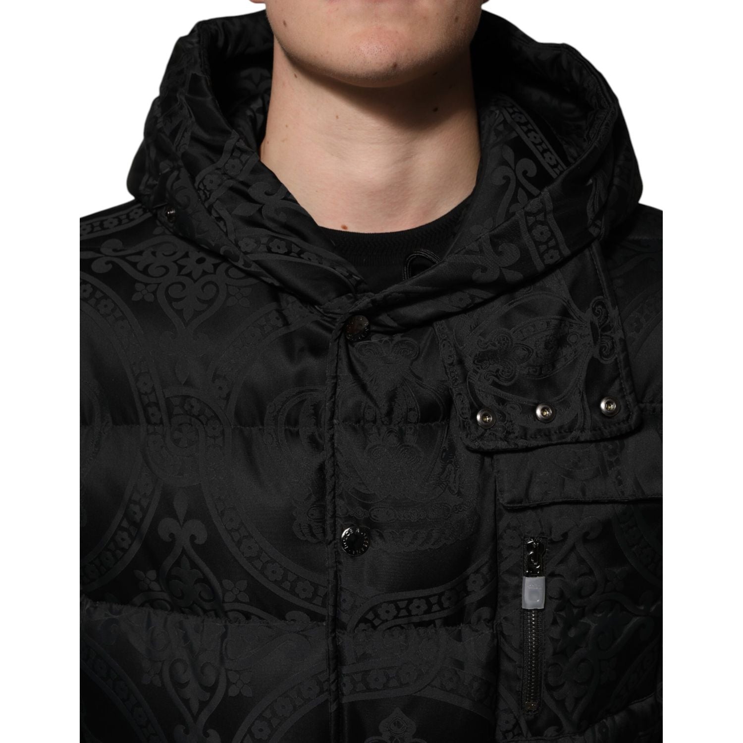 Front view with bag zipped and handles upright.