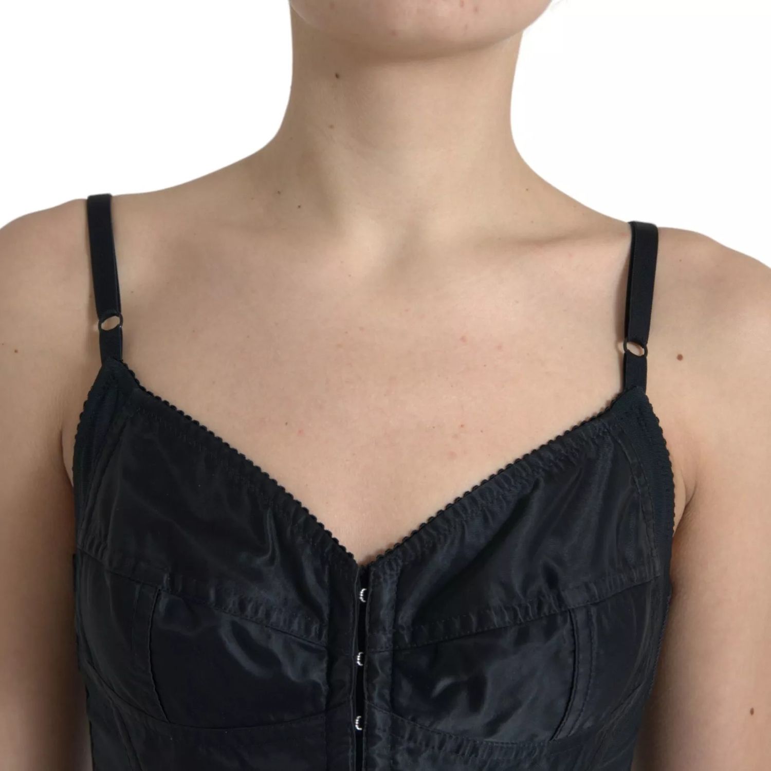 Front view with bag zipped and handles upright.
