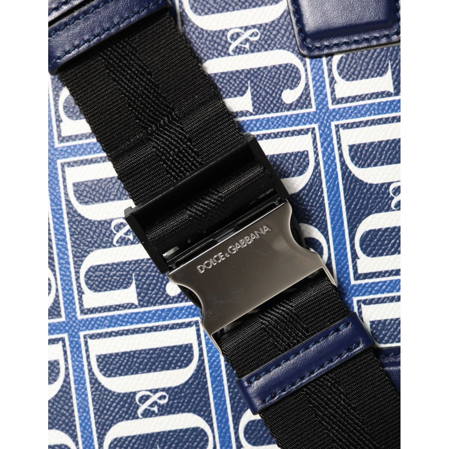 Dolce & Gabbana Blue White Leather D&G Logo Plaque Crossbody Borse Bag with detailed strap and logo design.