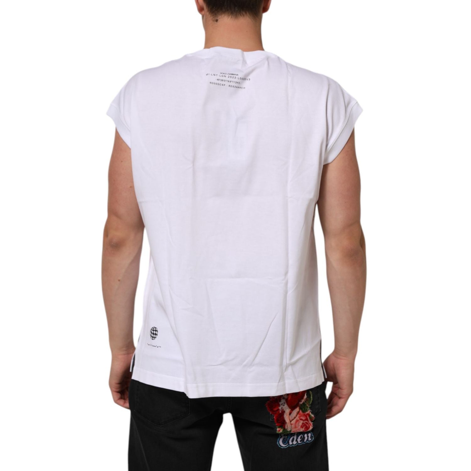 Front view with bag zipped and handles upright.