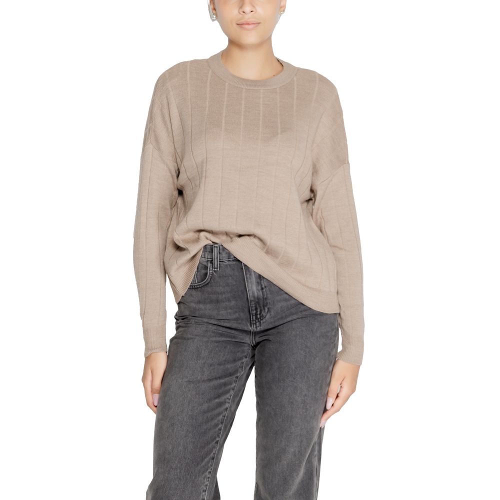 Alt Tag: Woman wearing Only Beige Marabou Sweatshirt with ribbed texture and relaxed fit