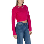 Woman wearing Only Pink Recycled Polyester Sweater, fall/winter collection, made of 55% recycled polyester, stylish knitwear