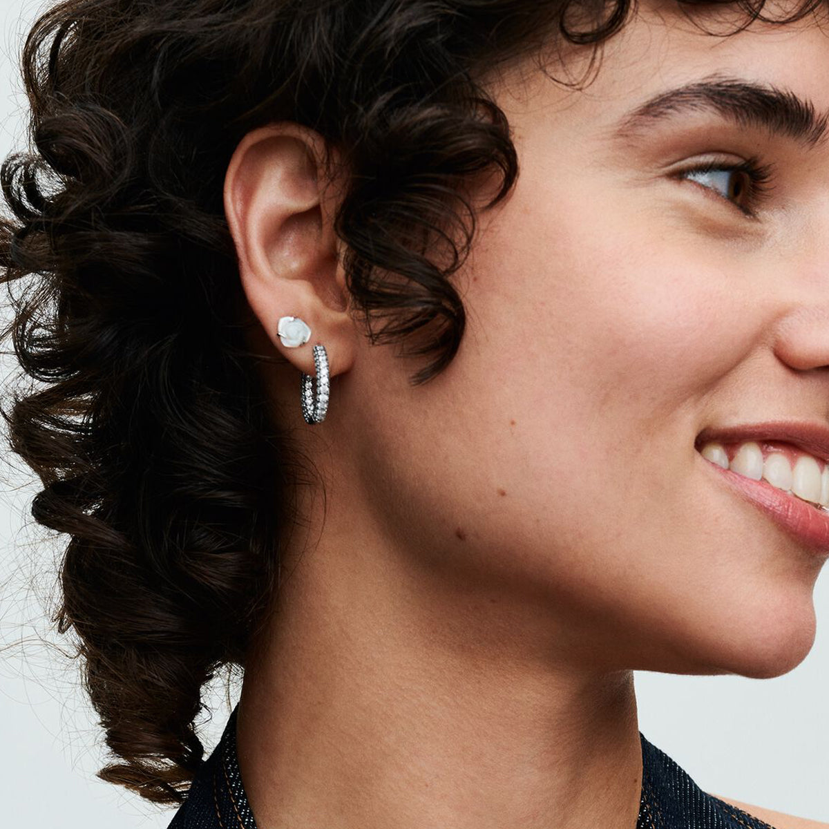 PANDORA JEWELRY Mod. 293209C01 earrings on woman with curly hair