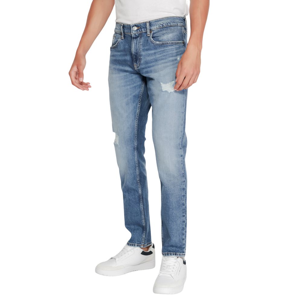 Man wearing Tommy Hilfiger Jeans Blue Cotton Slim Fit Jeans with white sneakers