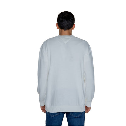 Back view of a man wearing a Tommy Hilfiger Jeans White Cotton Sweatshirt and jeans, showcasing sweater's ribbed details and fit.
