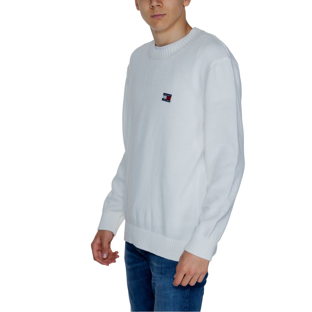 Man wearing Tommy Hilfiger Jeans White Cotton Sweatshirt with embroidered badge, crewneck and ribbed details, casual refined style.