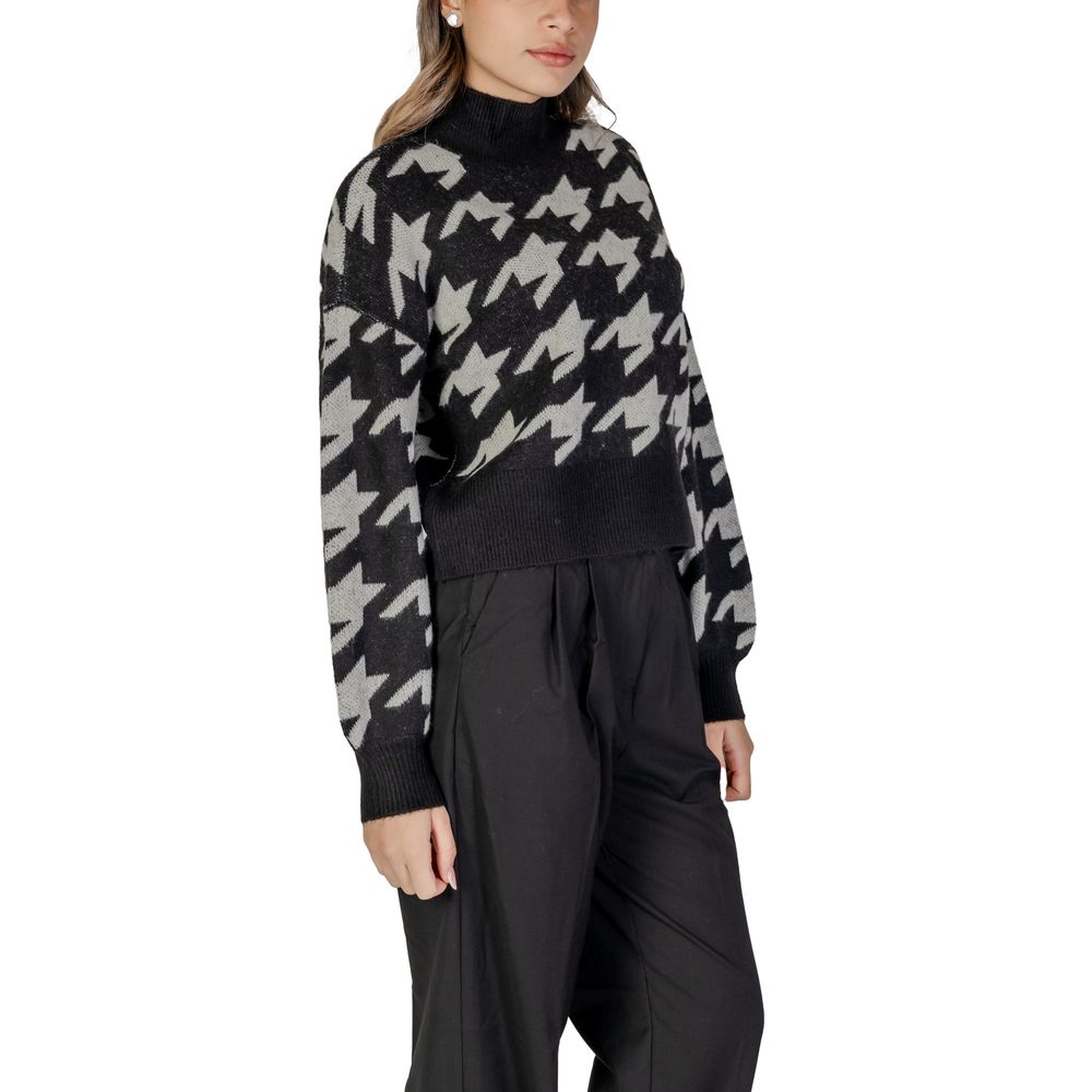 Woman wearing Vero Moda Black Marabou Sweater, fall/winter women's knitwear, 100% acrylic material